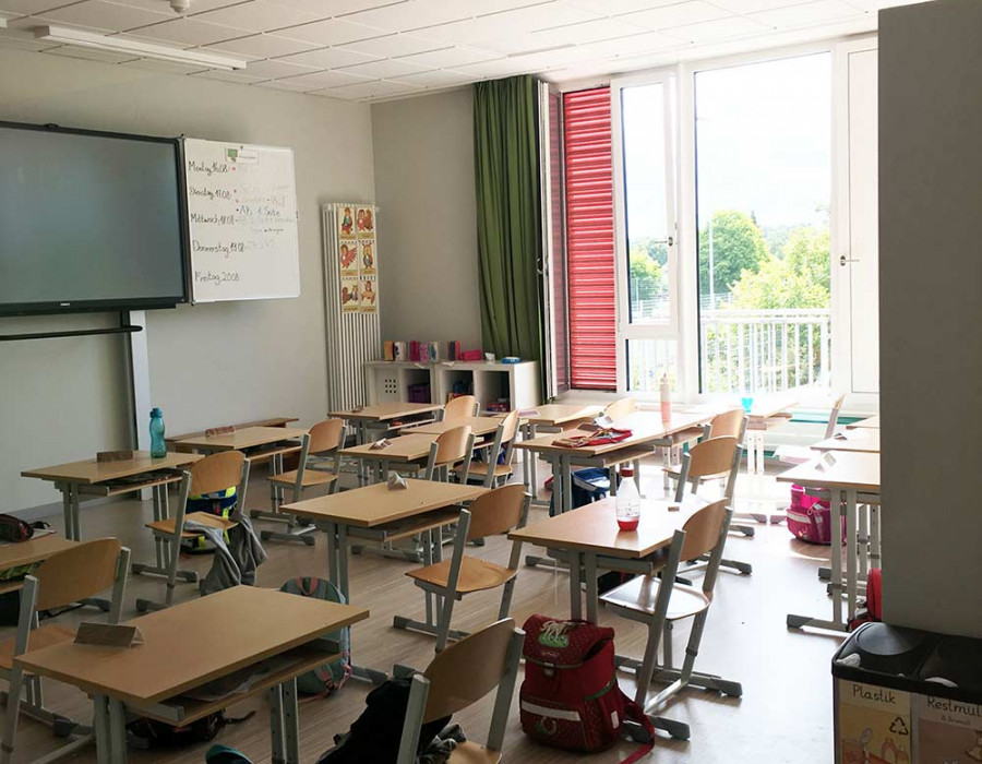 Grundschul-Klassenraum.jpg